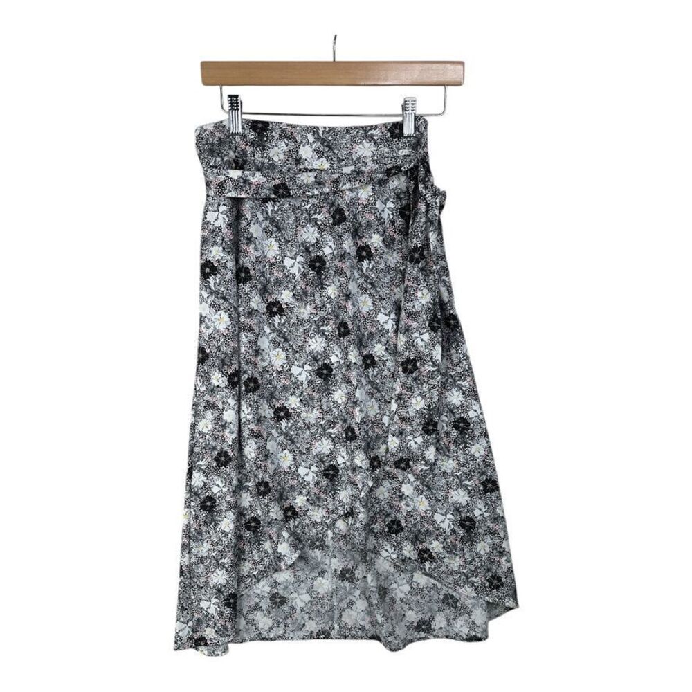 LOFT Woman Floral Wrap Skirt Black and White Size 2